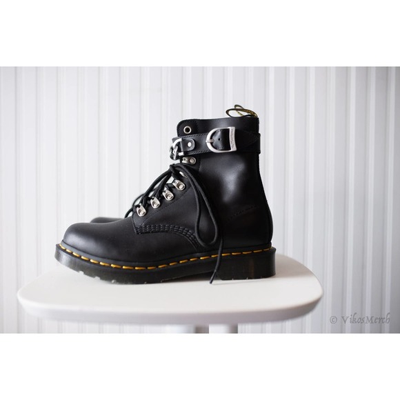 Dr. Martens Shoes - Dr. Martens 1460 PASCAL WOMEN'S CHAIN LEATHER LACE UP BOOTS 8 Ladies